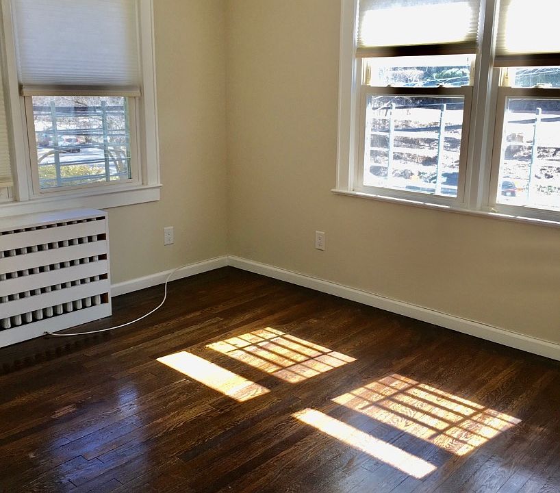2nd image of 365 Ashford Ave