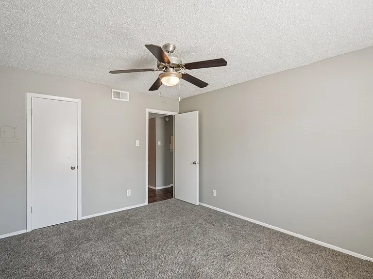 5644 Riverwalk Dr — Photo 28