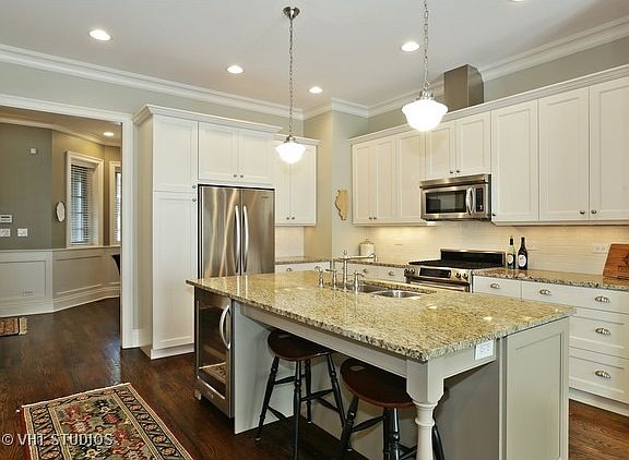 3rd image of 1827 W Sunnyside Ave