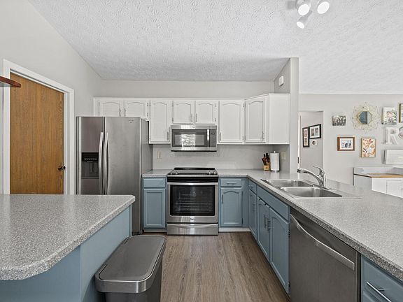 4th image of 7686 Heathside Ct