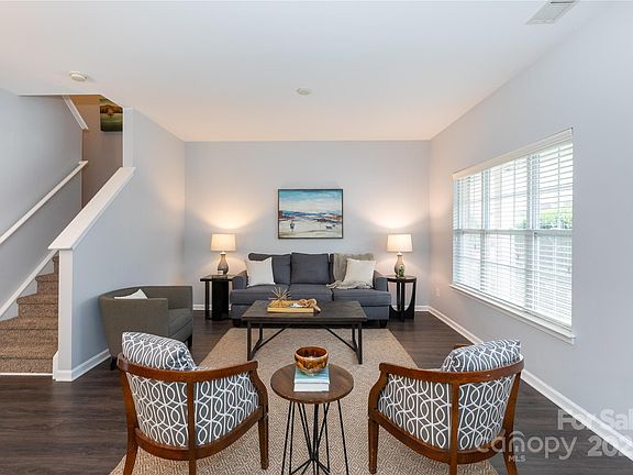 3rd image of 3138 Golden Dale Ln