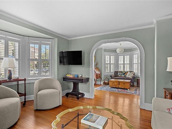 5th image of 8 Sanford St