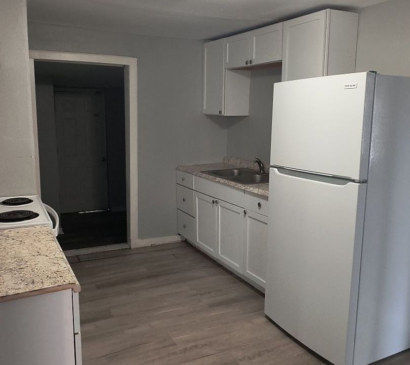 1st image of 2812 N Farr St