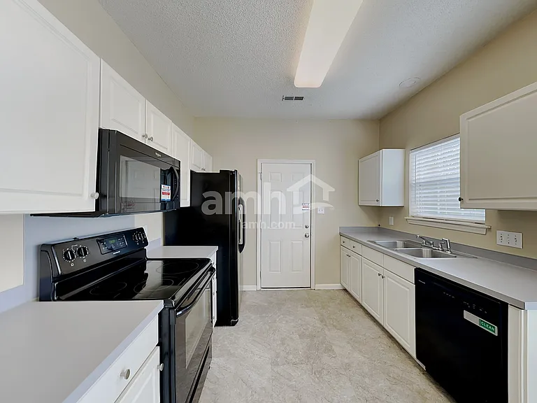 9817 Stephen Thompson Ln — Photo 3