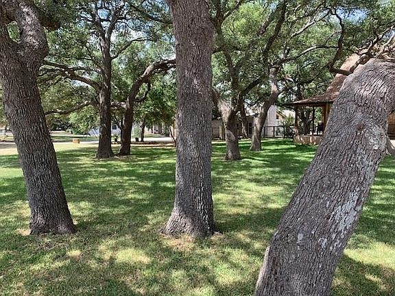 4th image of 307 Shadywood Ln