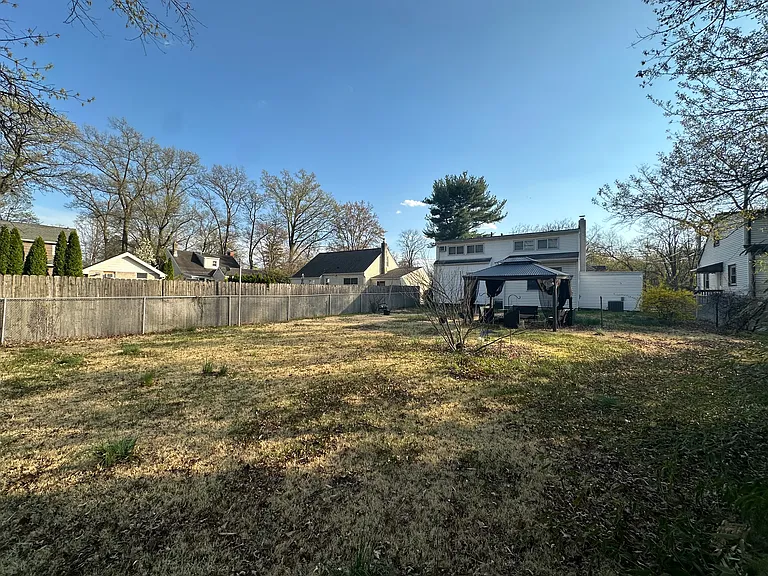 Hunter Ave — Photo 42