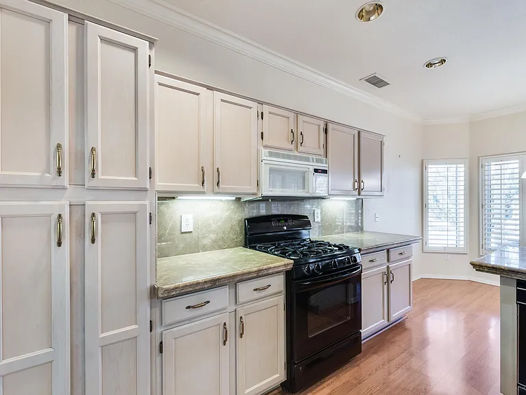 15304 W Heritage Dr — Photo 11