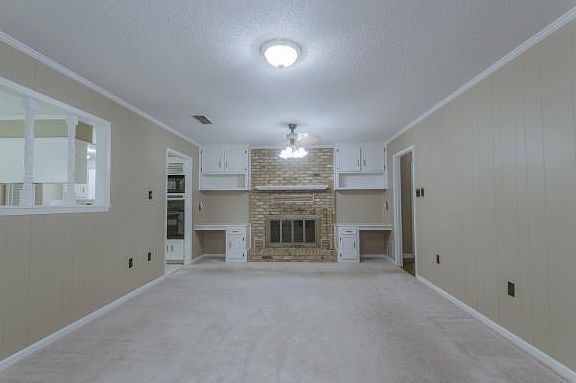 2nd image of 628 E Oak Ln