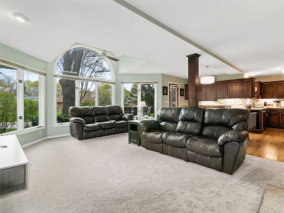 5th image of 3159 N Knoll Ter