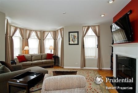 2nd image of 5003 N Ravenswood Ave Unit 1