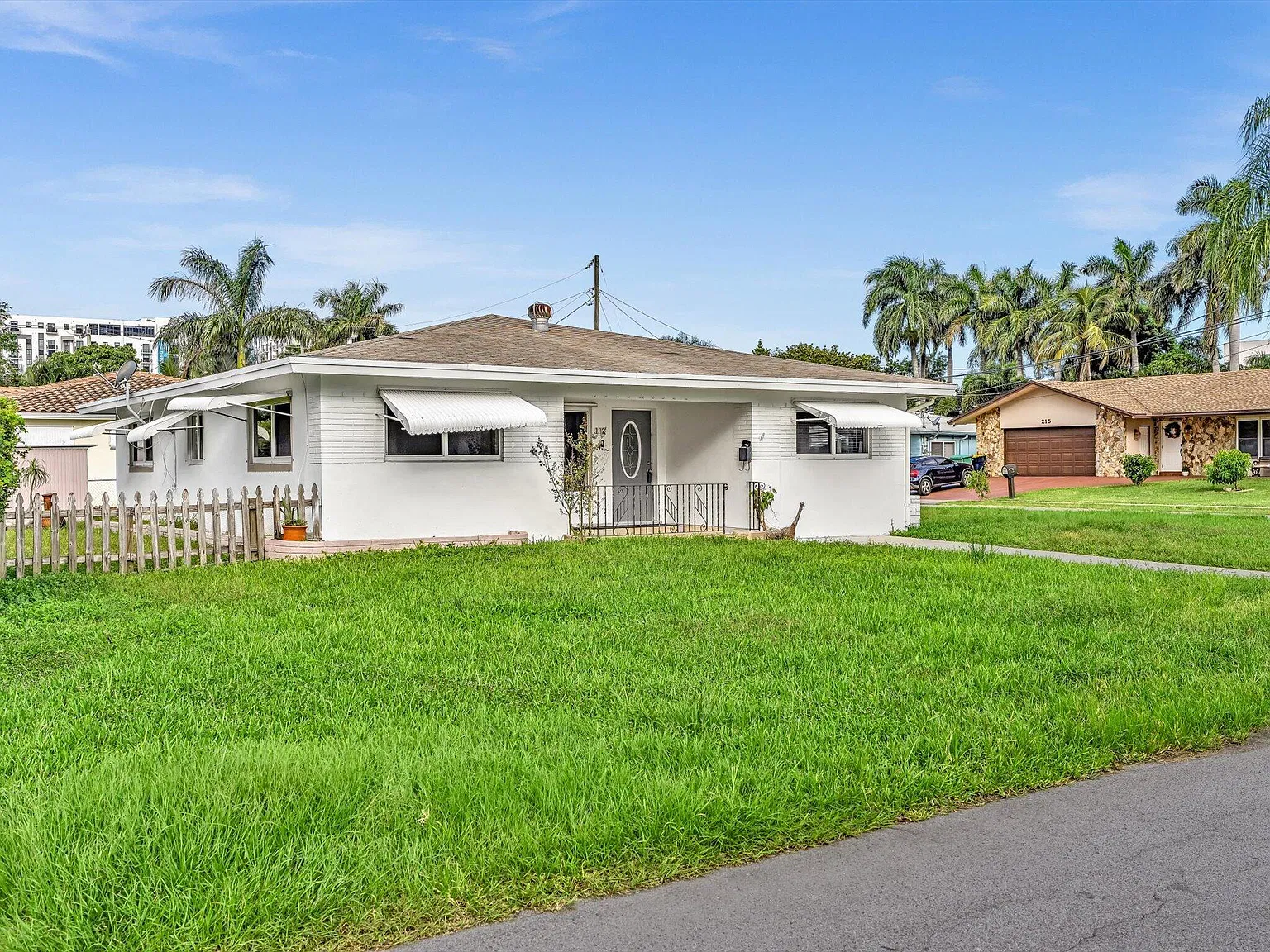 3 bed, 2.0 bath, 1502 sqft, $3,900 — Photo 3