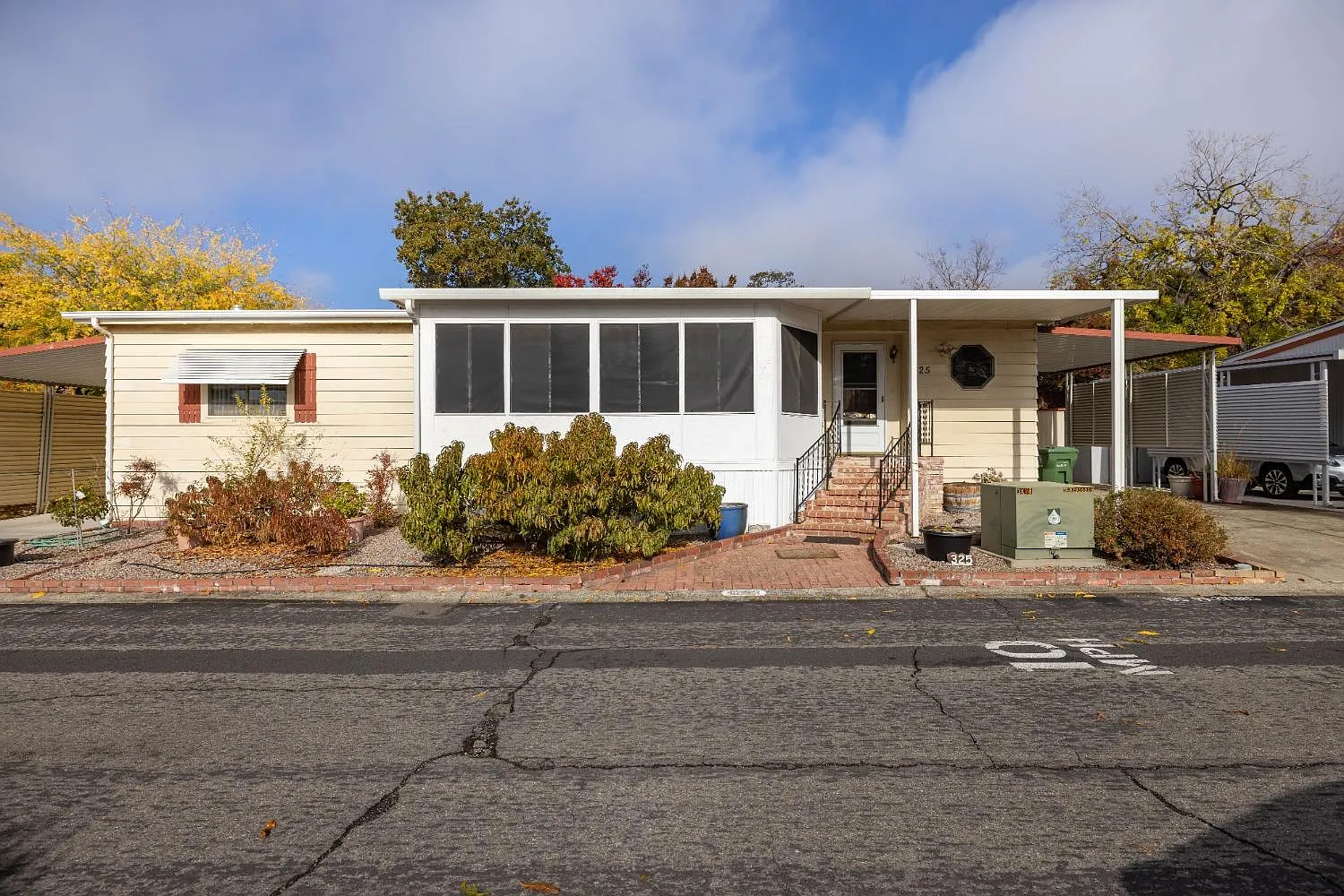 325 Bluebird Ln photo 1
