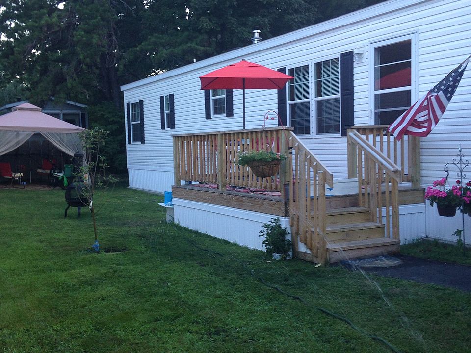 1st image of 33 Mayflower Dr
