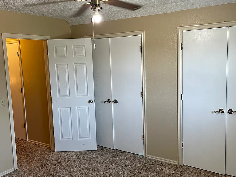 800 N Parkview Cir — Photo 29