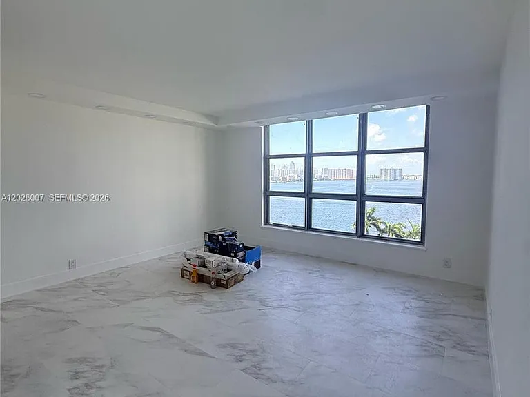 19101 NE 36th Ct #1005 — Photo 21