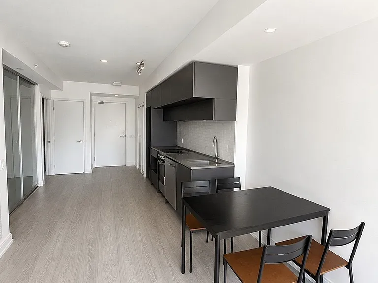 181 Dundas St E #706 — Photo 4