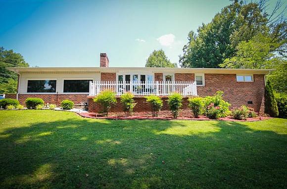 1st image of 102 Woodhaven Dr