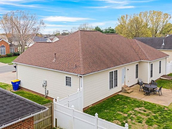 4th image of 1068 Trillium Ln