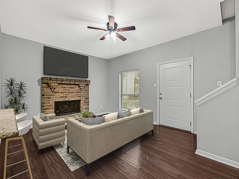 2425 Augusta Dr #29 — Photo 3
