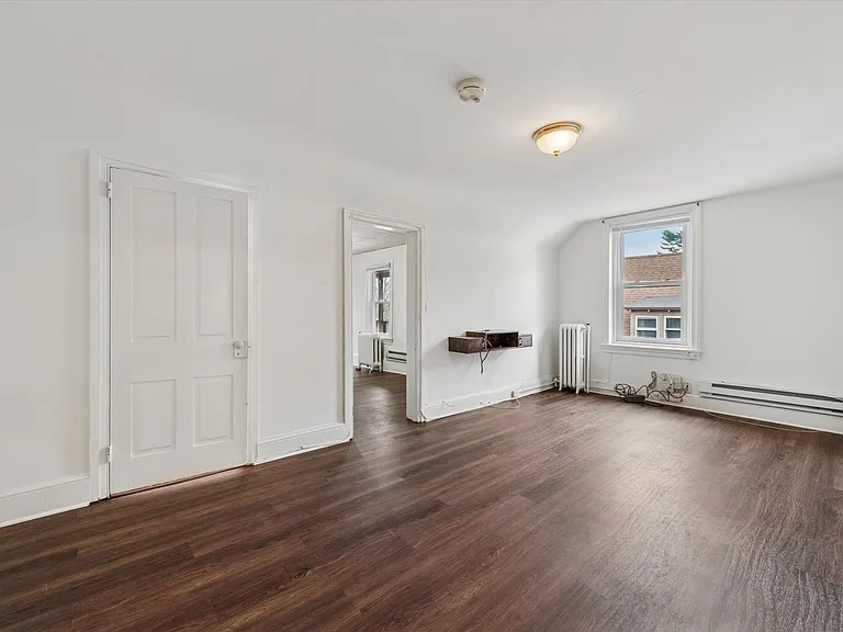 402 N Church St — Photo 8