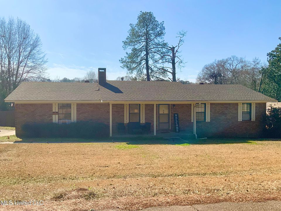 1st image of 1002 Pecan Ln