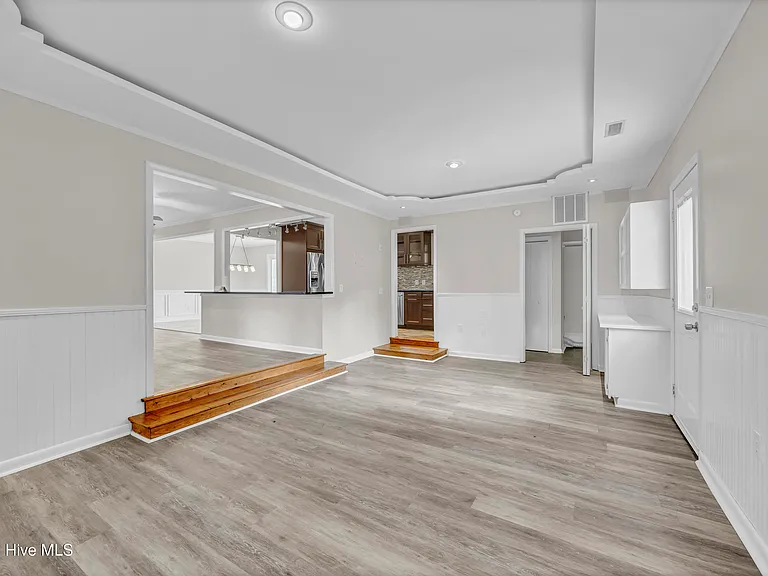 917 Wordsworth Dr — Photo 9