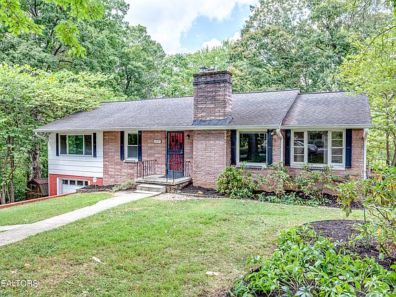 3rd image of 2837 Gaston Ave