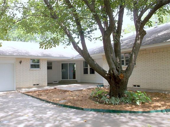 3rd image of 930 Poinsettia Dr