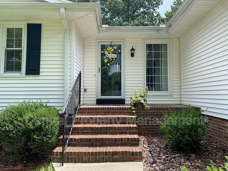 4724 Coach Hill Dr — Photo 6