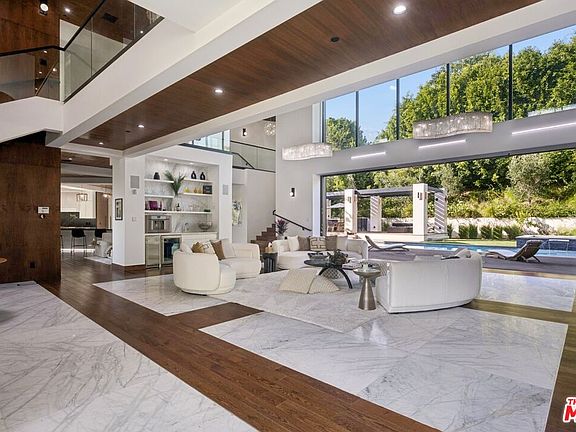 4th image of 11075 W Sunset Blvd