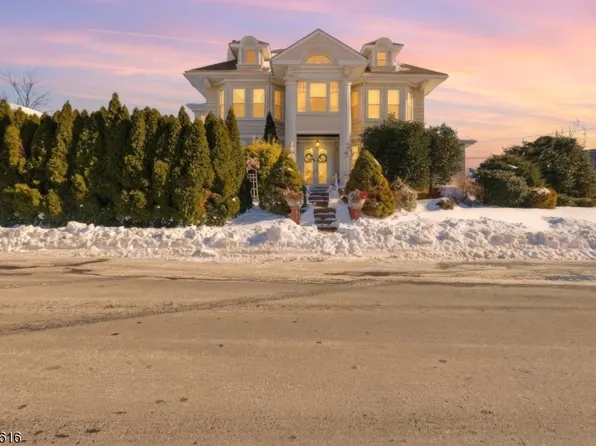 871 Colonia Rd, Elizabeth City, NJ 07208