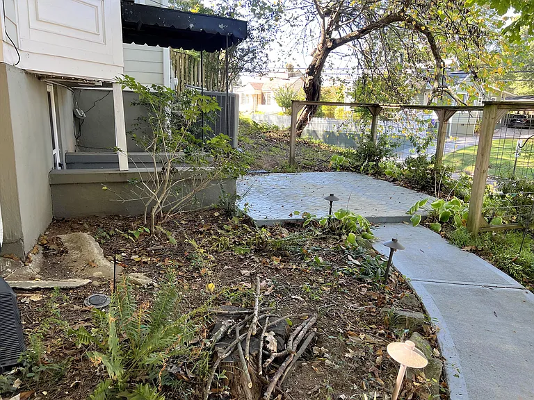3277 N Whitney Ave — Photo 19