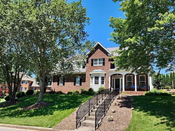 2 Caitlin Ct, Johnson City, TN 37604