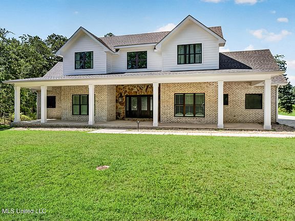 2nd image of 758 Turnberry Dr