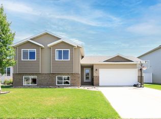 3021 Ridge Dr E, West Fargo, ND 58078