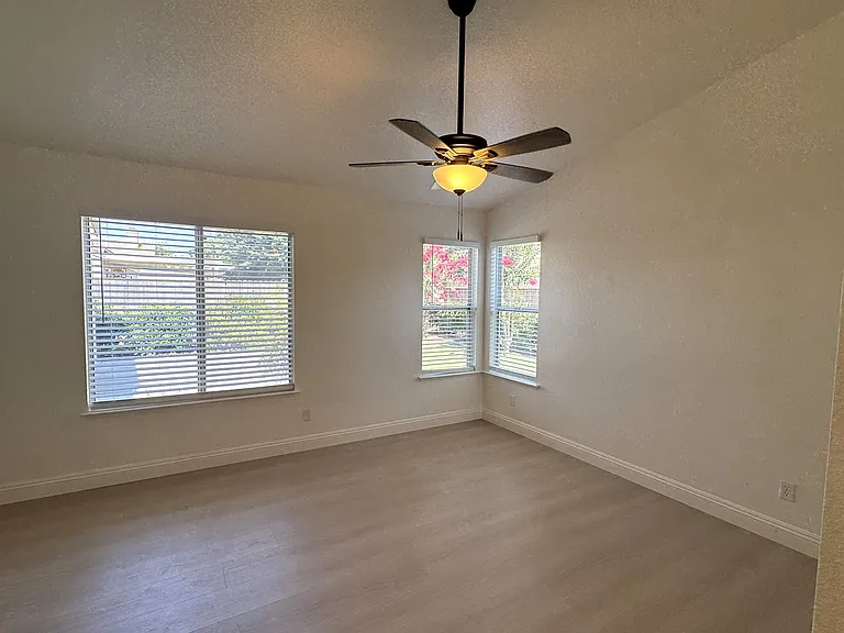 2304 E Decatur Ave — Photo 10