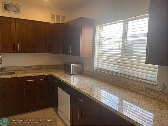 2nd image of 4213 El Mar Dr #6