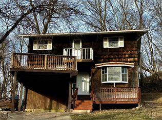 2526 Valley View Dr, Belpre, OH 45714