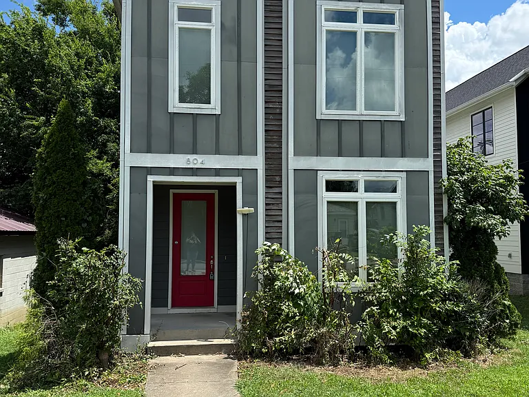 804 Lena St — Photo 1