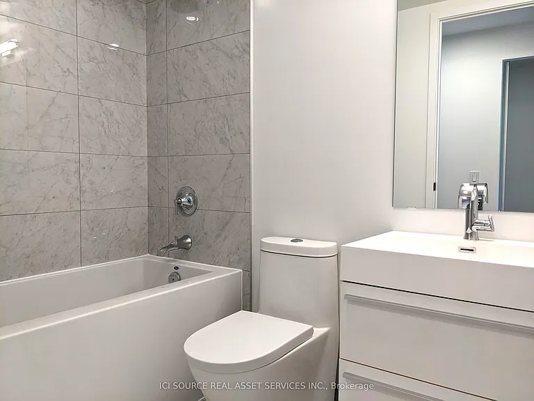 39 Roehampton Ave #3210 — Photo 16
