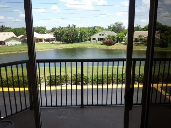 8761 Wiles Rd APT 303, Pompano Beach, FL 33067