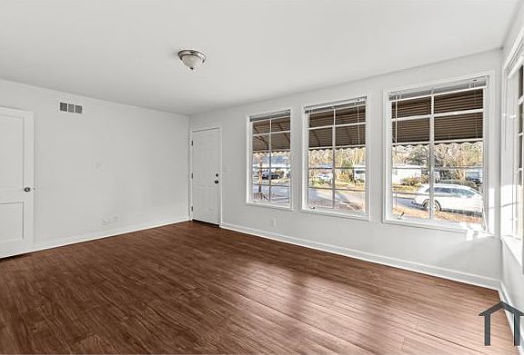 5th image of 620 Annie Laura Dr