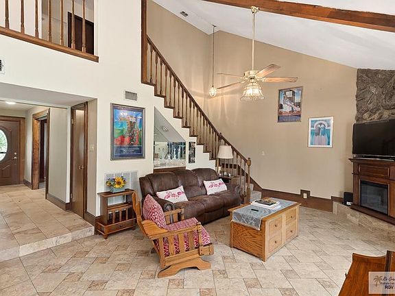 3rd image of 110 Scoggins Dr