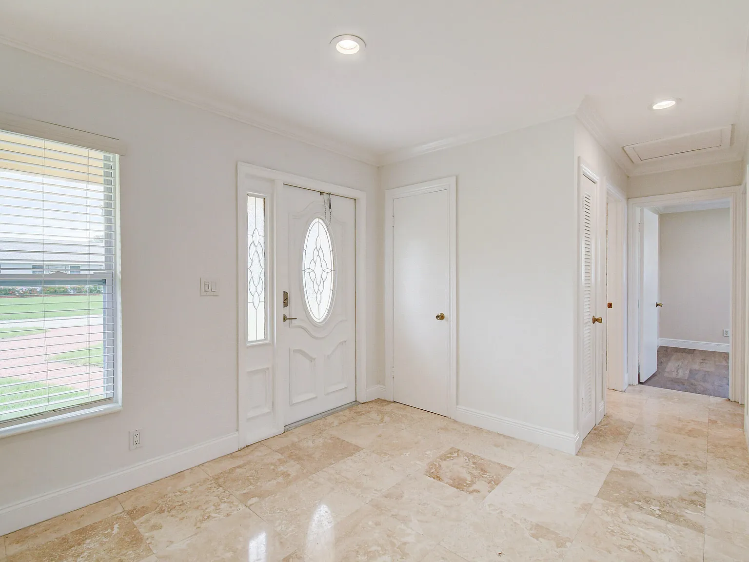 3 bed, 2.0 bath, 1340 sqft, $3,200 — Photo 4