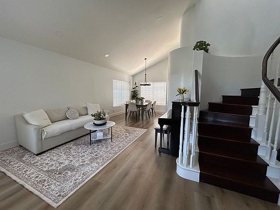 5th image of 44125 Northgate Ave