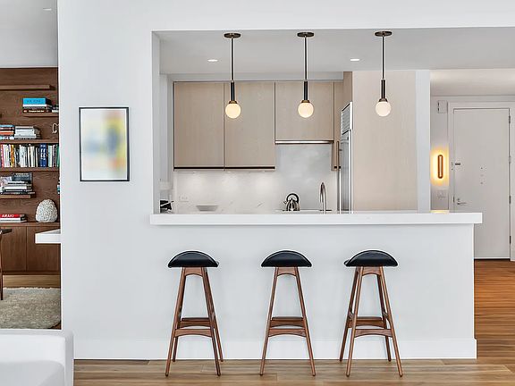5th image of 124 Hudson St APT 7B