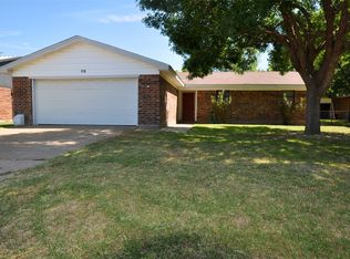 110 Hall St, Weatherford, TX 76088