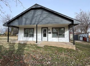 1806 Arizona Ave, Chickasha, OK 73018