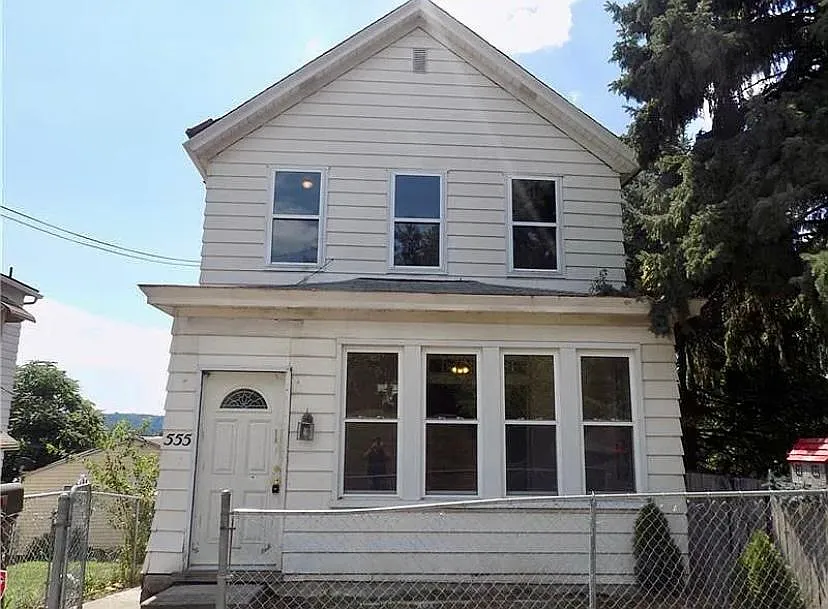 555 Fair Oaks St photo 1
