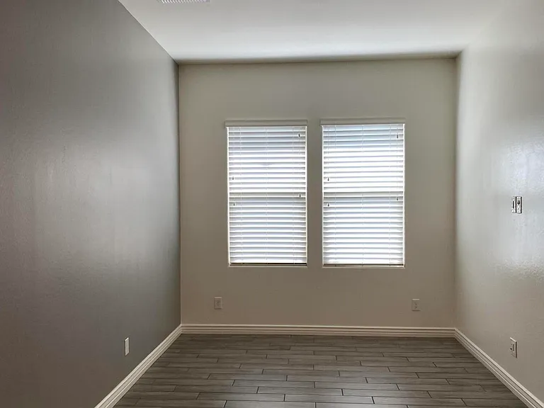 233 W Sandra Ter — Photo 3
